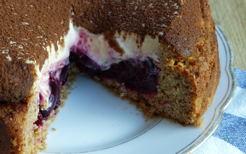 Haselnuss Kirschkuchen