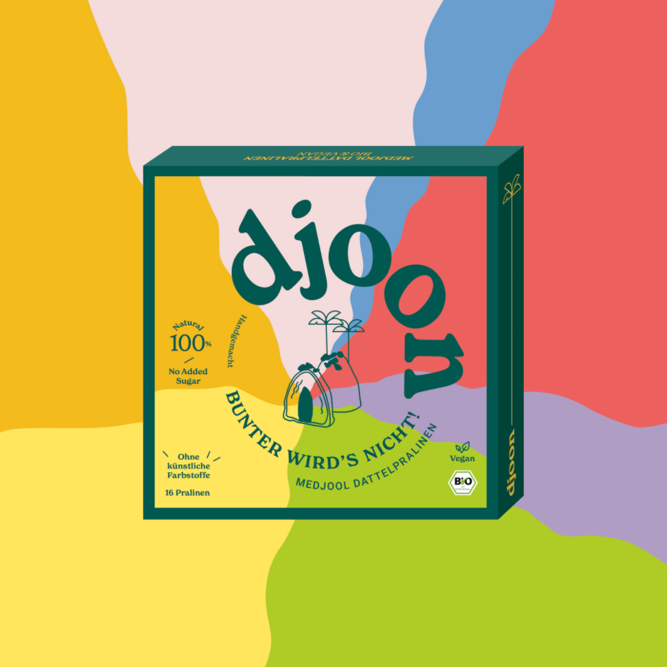 Die neuen "Bunter Wird's Nicht" Dattelpralinen von der Marke djoon, mit bunter Pralinenschachtel in den Sorten Pistazie, Maracuja, Blaubeer-Banane und Erdbeer-Zitronengras.