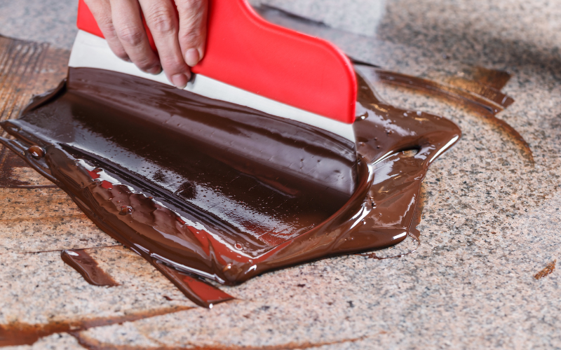 flüssige Schokolade wird verarbeitet