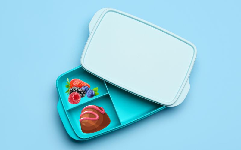 Brotdose mit Dattel und Obst