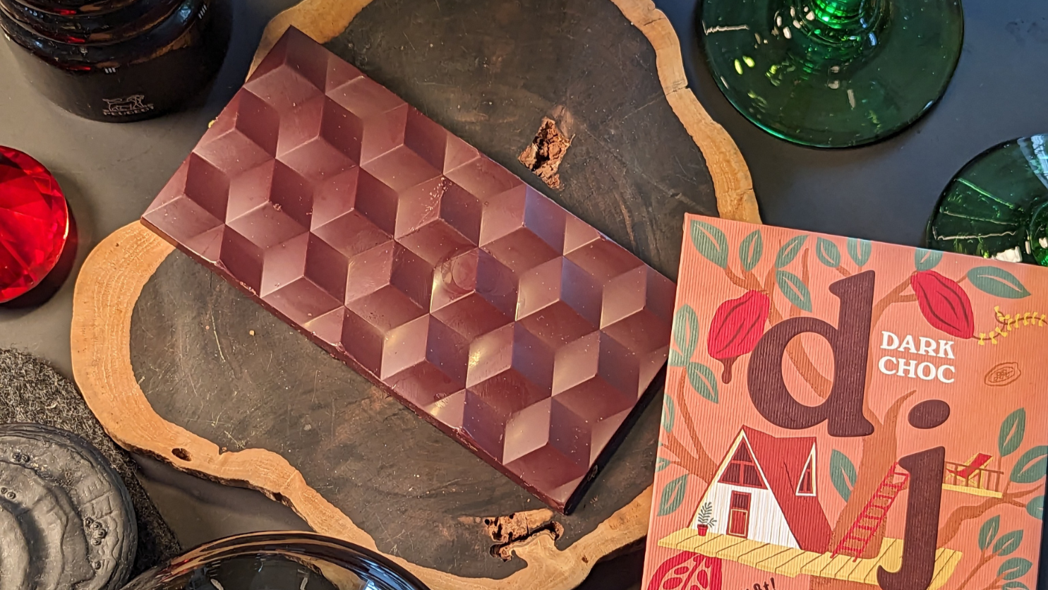 Dattelschokolade Dark Choc in besonders elegantem Design