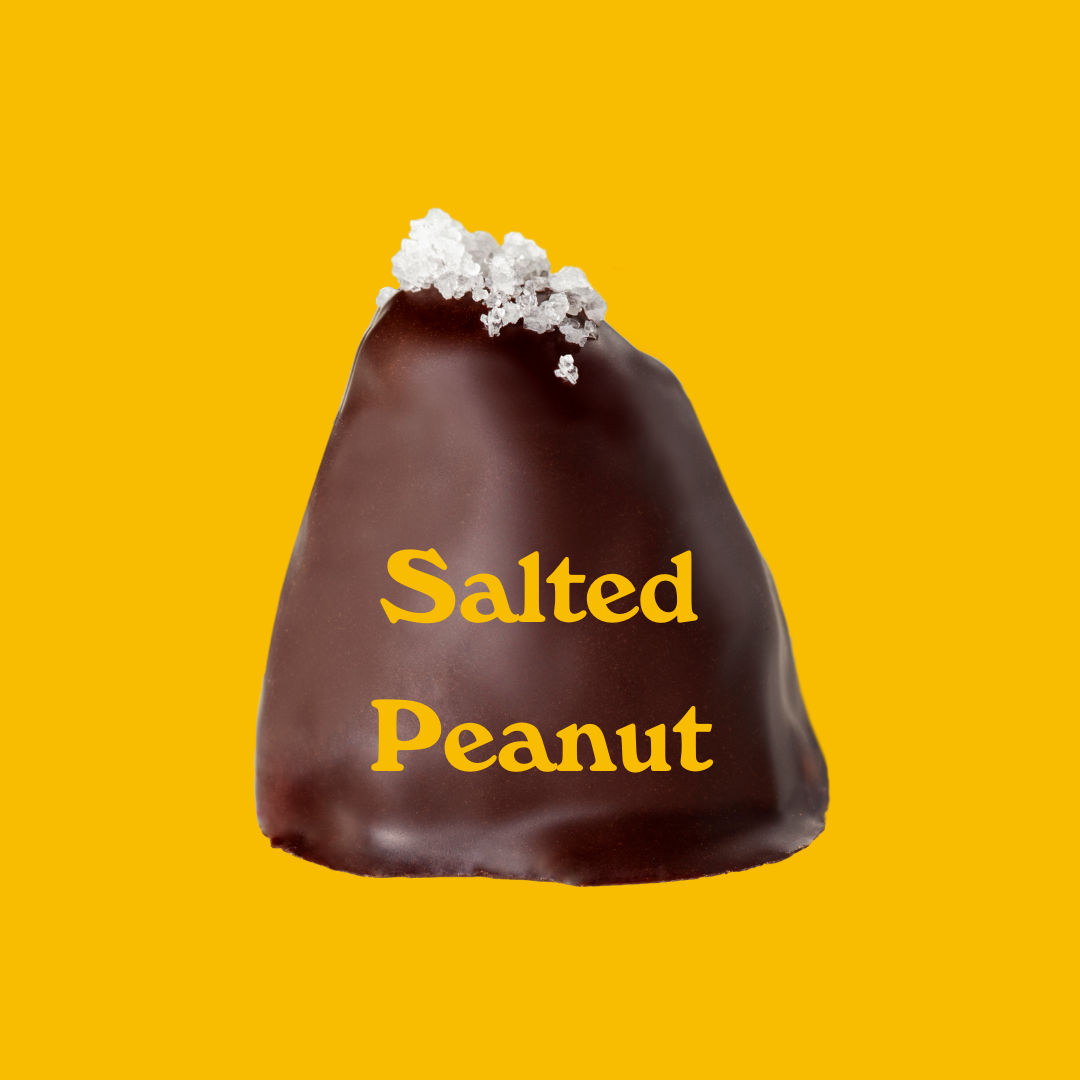 Praline der Marke djoon aus bio Medjool Dattel, Fair Trade Erdnüssen, Kakao oder Schokolade.