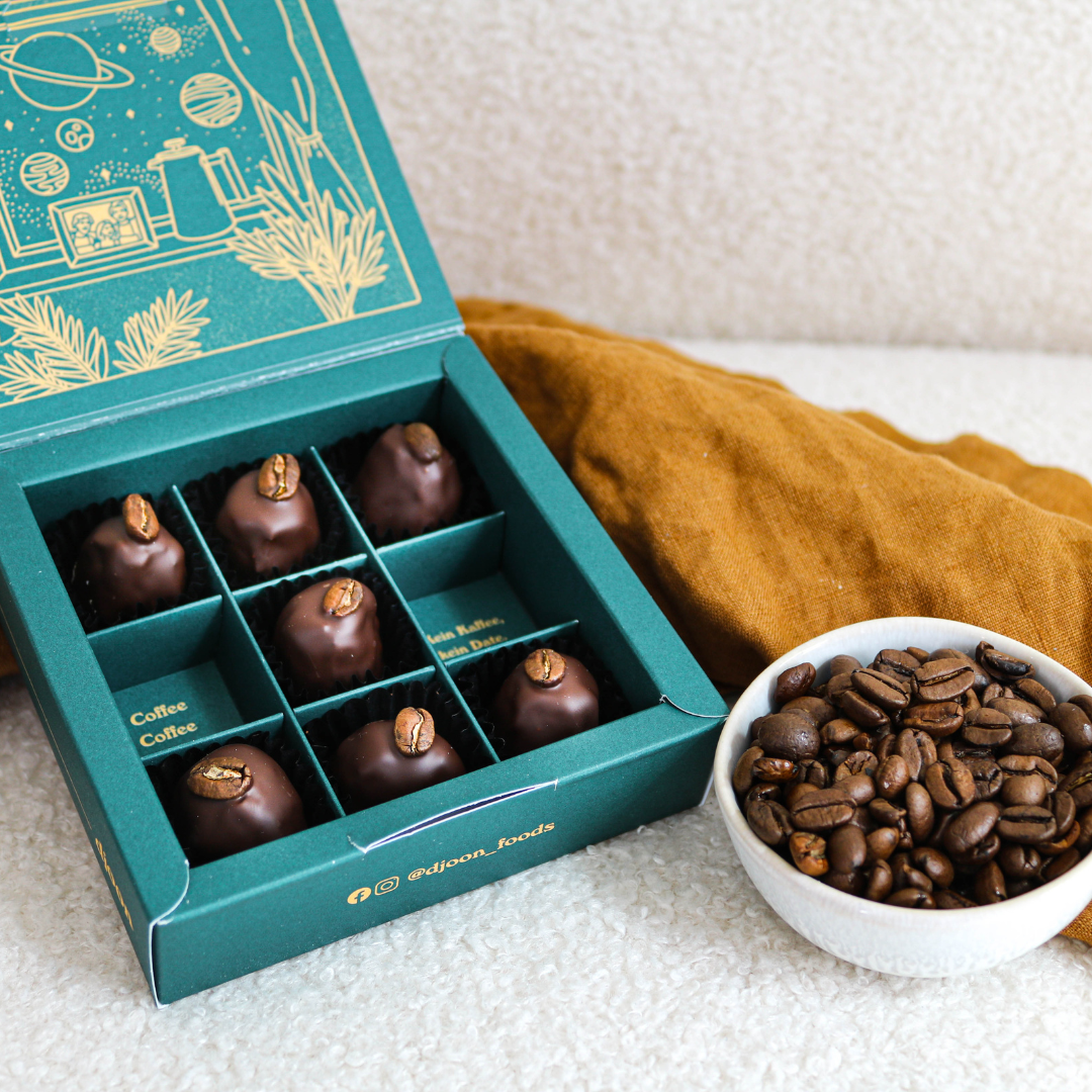 Die Pralinenschachtel wird zum Hingucker auf jedem Kaffeetisch - wer was verschenken will, verschenkt am besten djoon