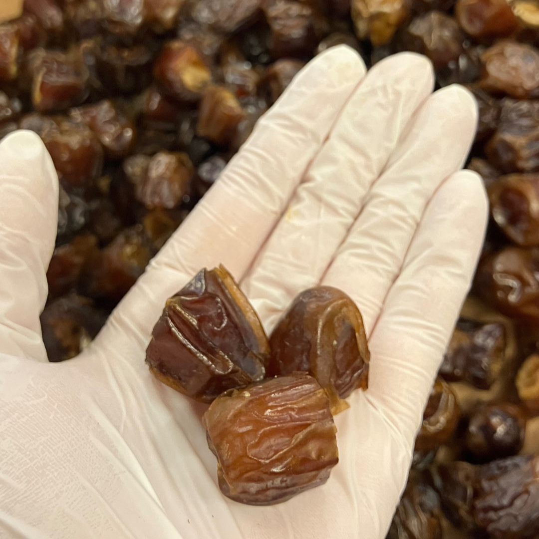 Lagerverkauf: halbierte Medjool Datteln (Bio)