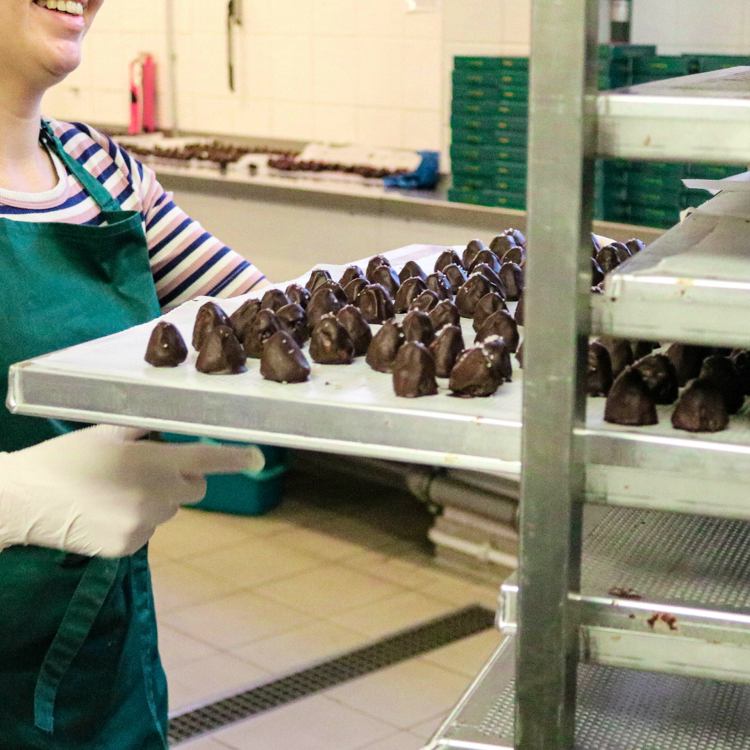 Handarbeit steckt in jeder einzelnen Praline bei djoon