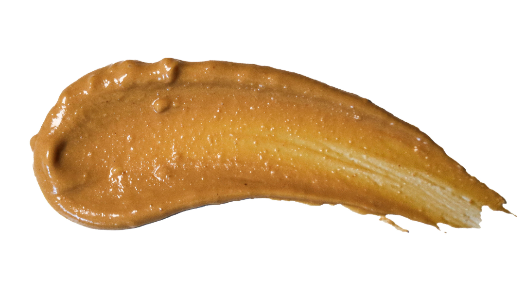 Cremige Erdnussfüllung mit feiner Salznote steckt in der Salted Peanut Dattelpraline von djoon