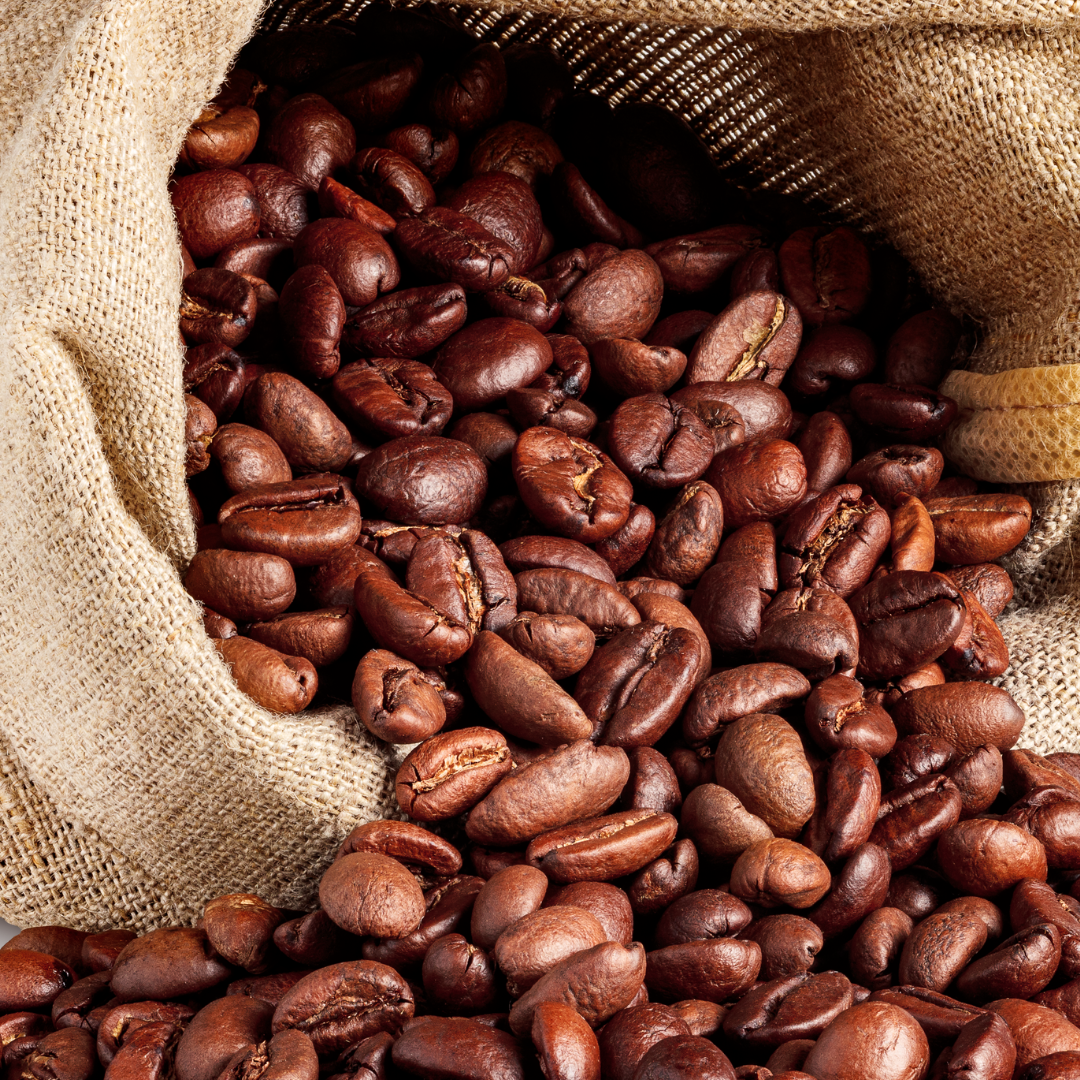 Die djoon Dattelpraline Espresso Crunch schmeckt verboten lecker und intensiv nach Kaffee und dabei ganz natürlich süß - bio, vegan und ohne Zuckerzusatz