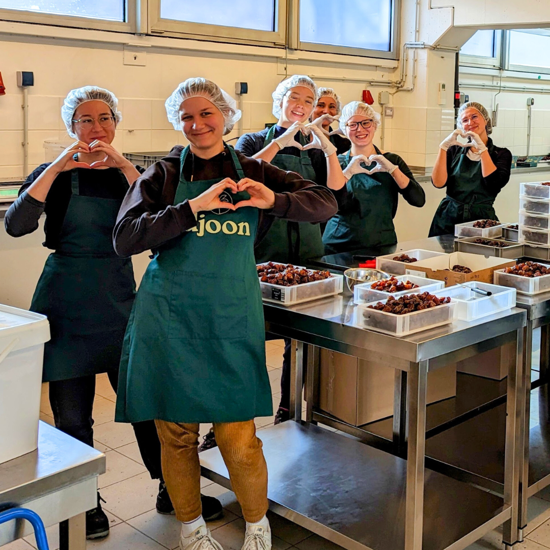 Jede Praline wird von Hand gefertigt, mit jeder Menge Leidenschaft und Handwerkskunst von einem kleinen Team viel Power