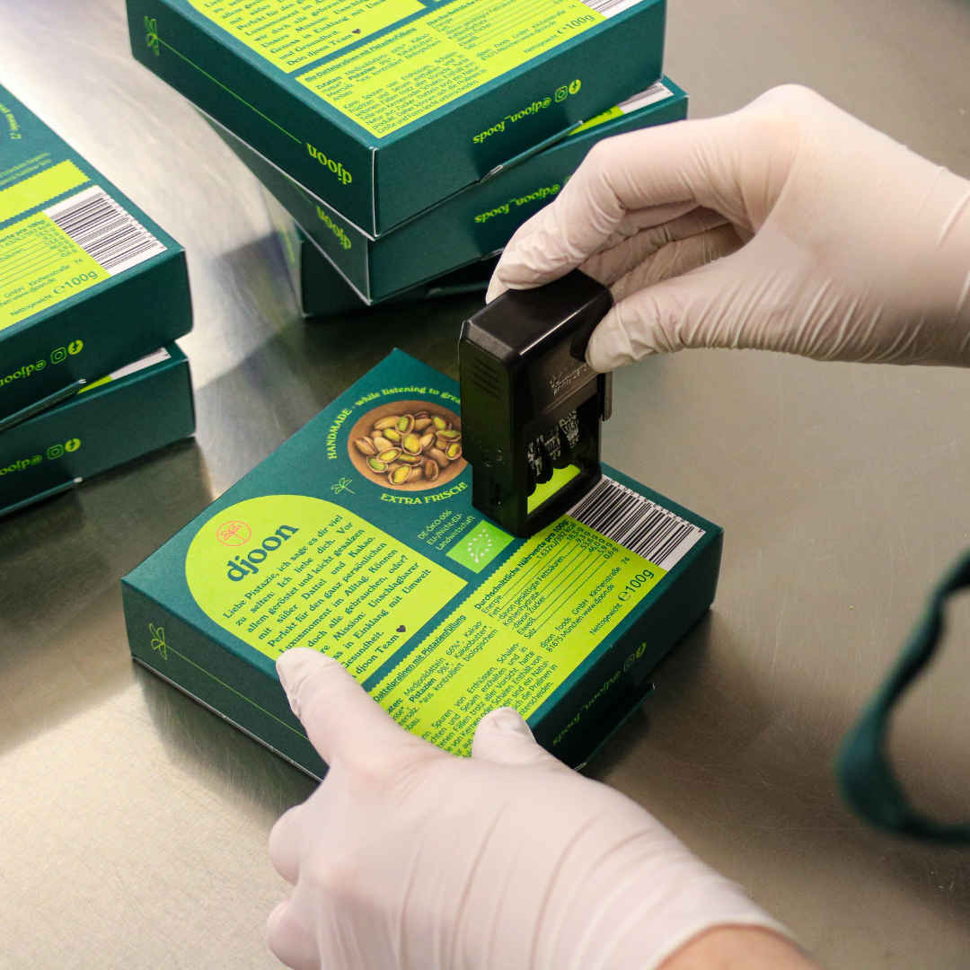 djoon arbeitet mit lokalen Partnern zusammen, von Druck bis Verpackung