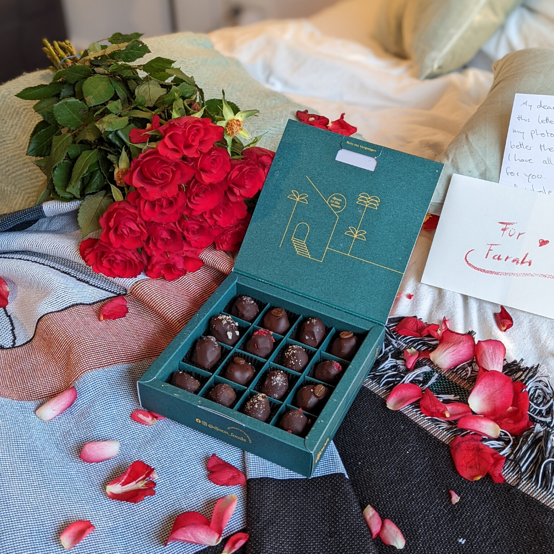 Zusatzzuckerfreie Pralinen aus Datteln mit cremig zarten Füllungen