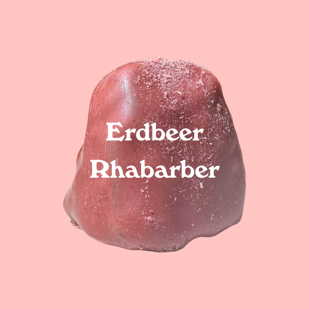 Praline des Monats: Erdbeer-Rhabarber (Bio)