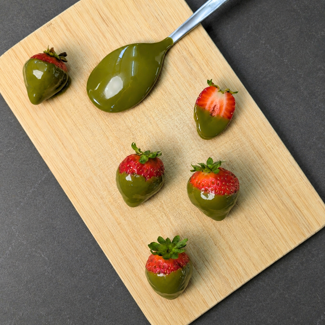 Dattelschokolade: Matcha Strawberry (Bio)